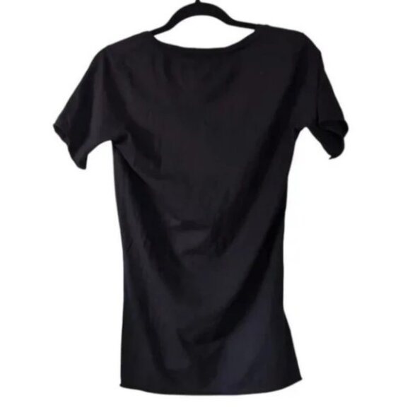 @poshluxsourcer:Velvet by Graham & Spencer black V-neck short sleeve tee size L - Picture 5 of 10